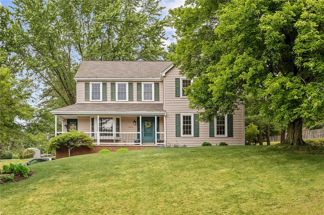 2533 Club House Dr photo 1