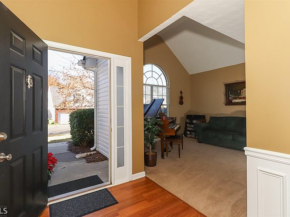 3rd image of 57 Saint Charles Pl