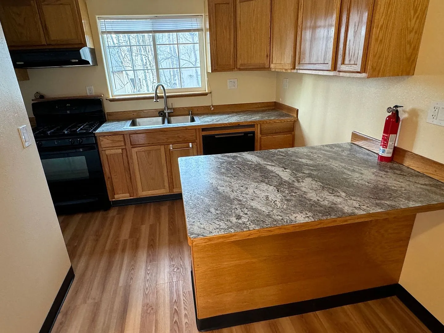 Single Family Home with 1 Bedroom 1.5 Bathroom — Photo 4