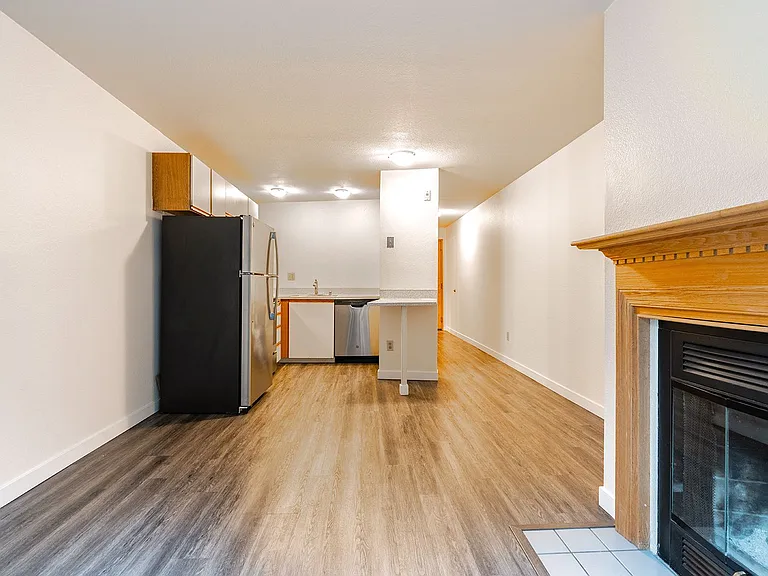 Francis Ave Apartments — Photo 4