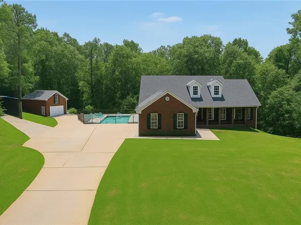 305 Moccasin Gap Rd, Jackson, GA 30233