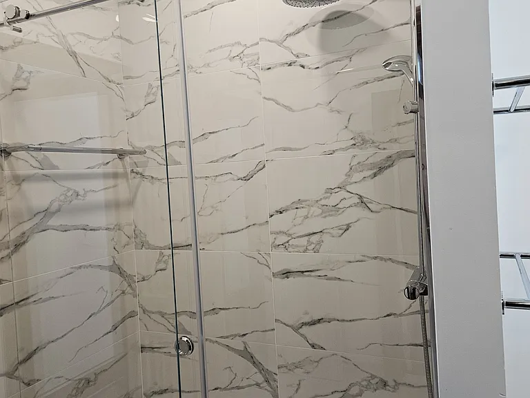 3d floor: shower with rain and hand shower, sliding glass door and designer tiles,