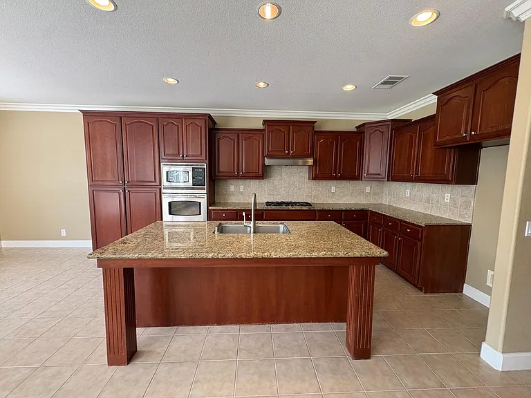 1105 N Perry Ave — Photo 24