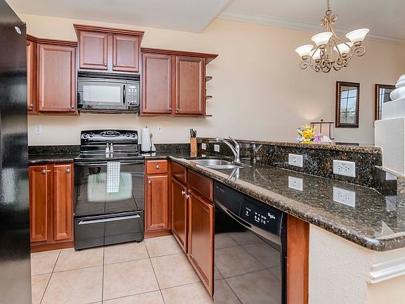 4th image of 13941 Clubhouse Dr #212