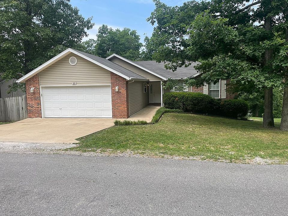 1st image of 32 Headley Dr