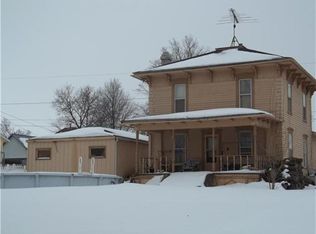 208 W Clark St, Calmar, IA 52132