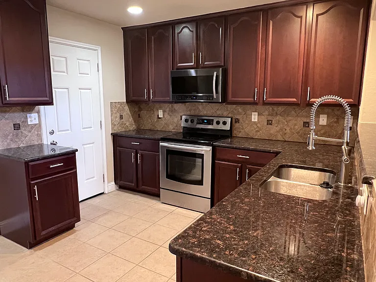 1166 Landon Ln — Photo 6