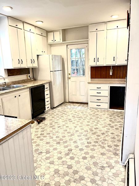 3rd image of 8 Kent Street
