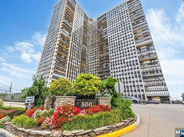 300 Winston Dr #C3111, Cliffside Park, NJ 07010