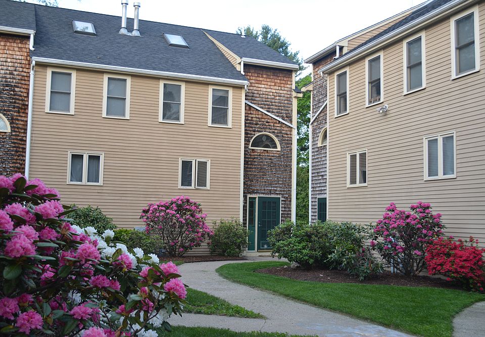 unit on end. right building.