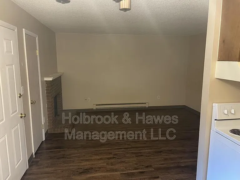 1209 W Plum St — Photo 13