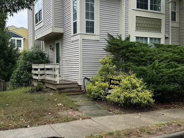5700 Medallion Ct, Alexandria, VA 22303