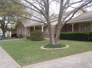 916 W 7th St, Idalou, TX 79329