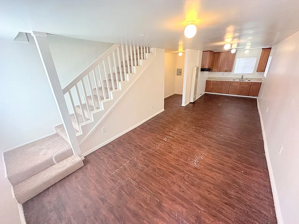 11645 S Figueroa St #3