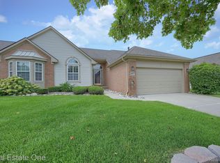 227 Shore Brook Ln, Walled Lake, MI 48390