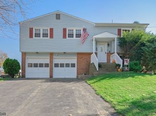 917 Grand Ave, Hackettstown, NJ 07840