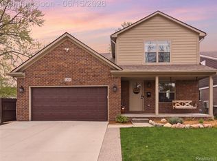 22828 Garfield St, Saint Clair Shores, MI 48082