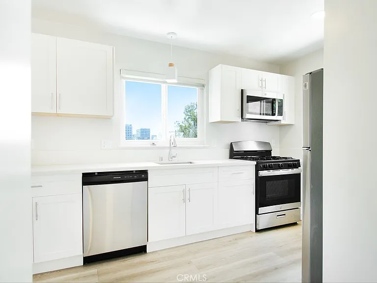 2027 Vista Del Mar St #6 — Photo 8