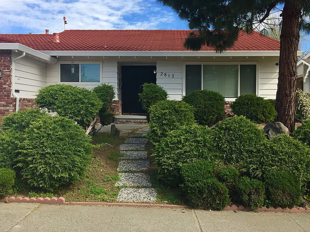 2817 Longview Rd photo 1