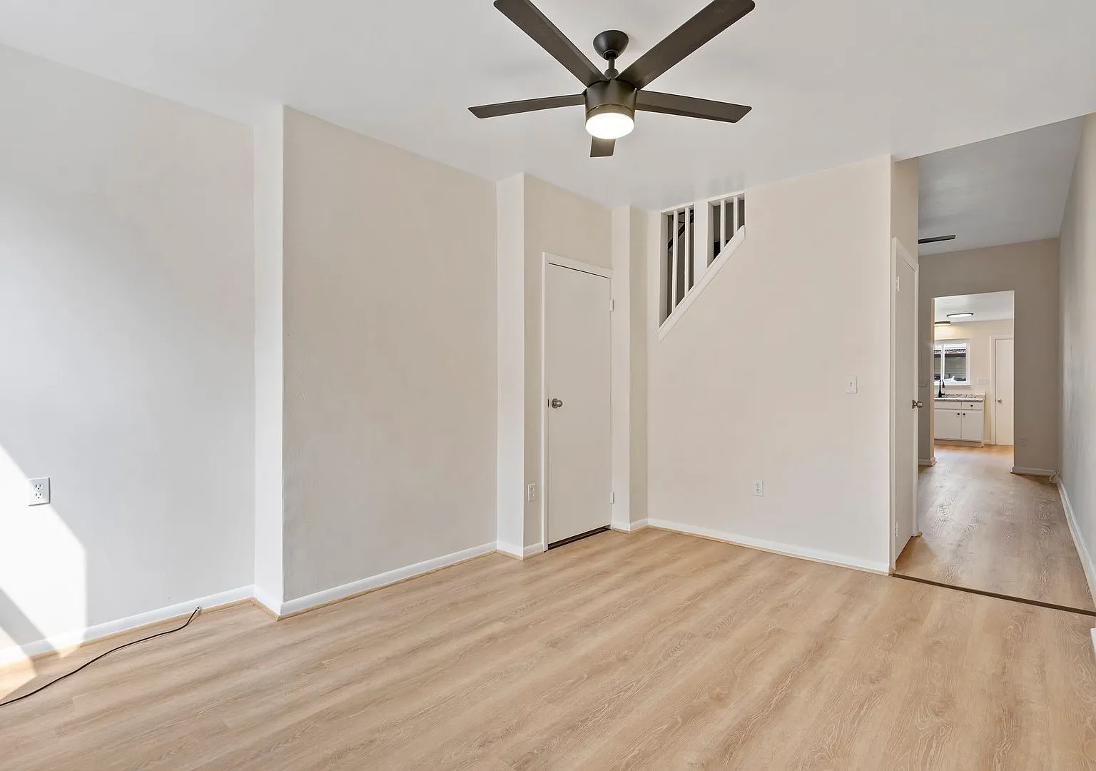 Newly renovated 2 Bed, 1 Bath w/ Bonus Room, Central AC, Laundry - Available September 5th! — Photo 3