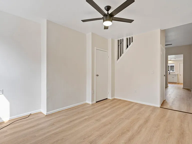 321 Taylor St — Photo 3