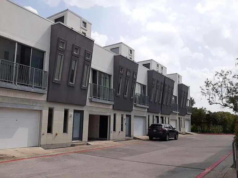 4801 S Congress Ave #P4 — Photo 28