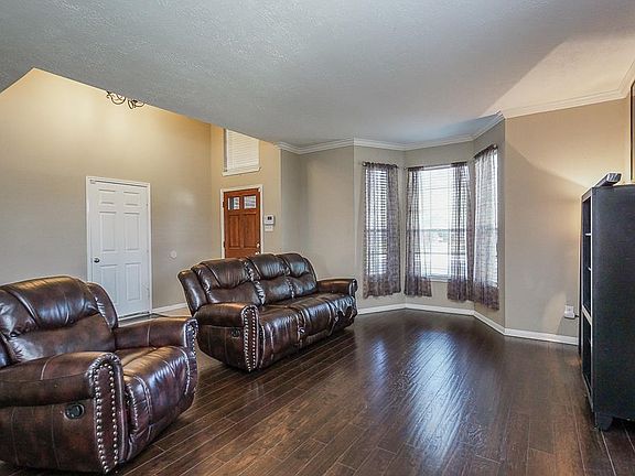 4th image of 18703 Sandelford Dr