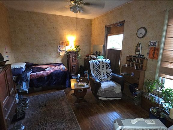 5th image of 133 Winslow St