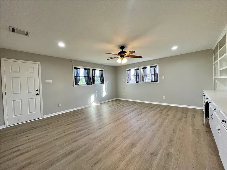 817 N Valderas St — Photo 4