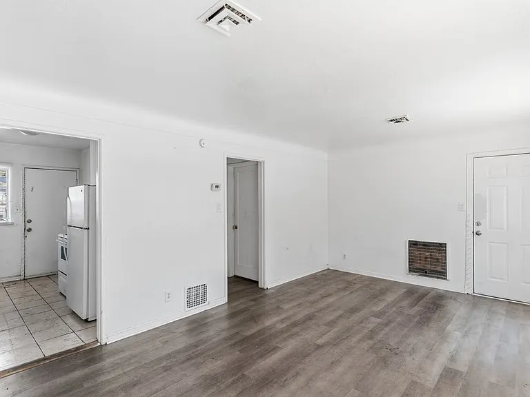 215 Gass Ave — Photo 3