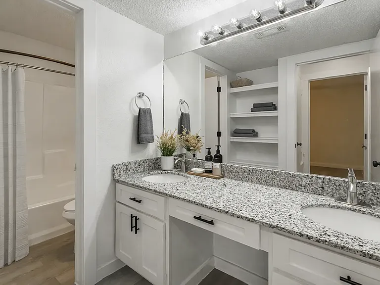 Black Oak Residences — Photo 4