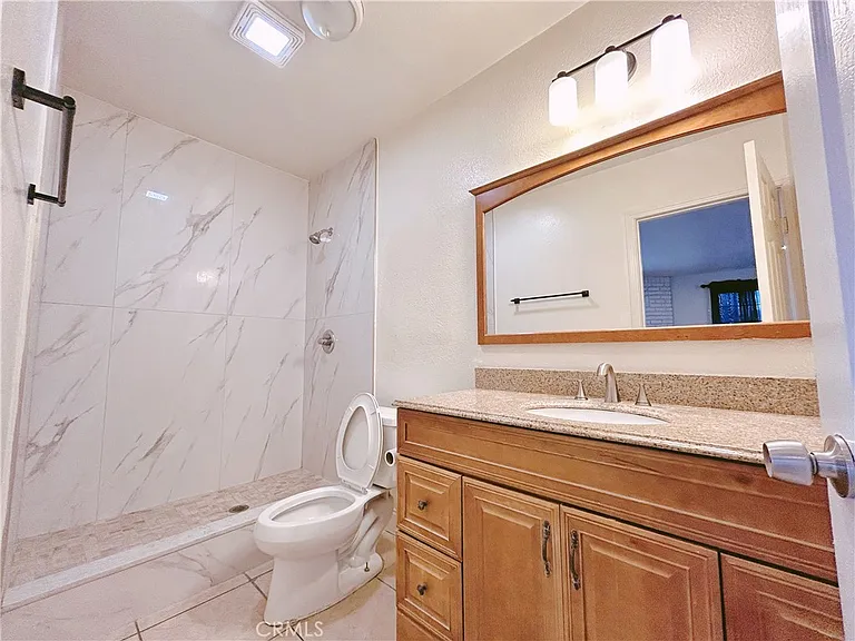 942 Barbara Ln — Photo 6