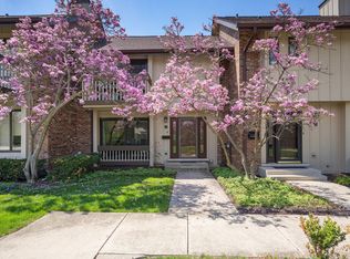 7 Kane Ct, Willowbrook, IL 60527