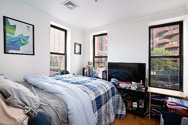 1st image of 346 E 110th St #3