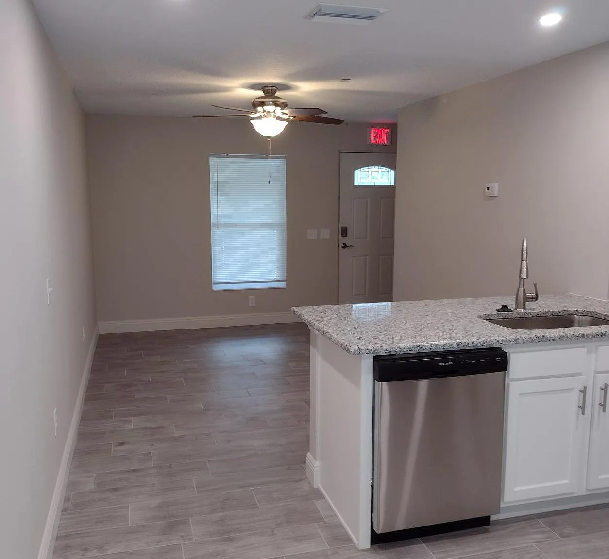2 bed, 900 sqft, $1,500 — Photo 3
