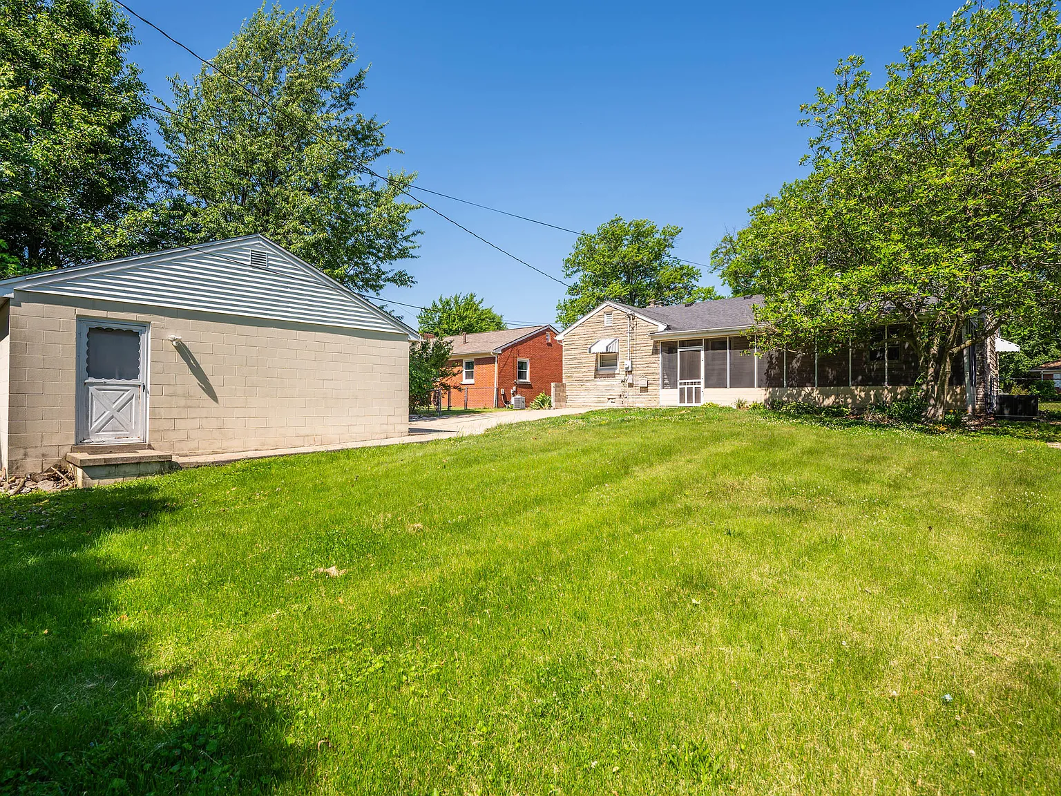 3 bed, 1.5 bath, 1335 sqft, $2,200 — Photo 4