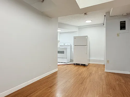 1441 Wyandotte St E Photo 1