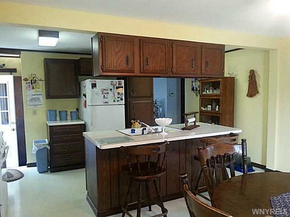 4th image of 2668 Colvin Blvd