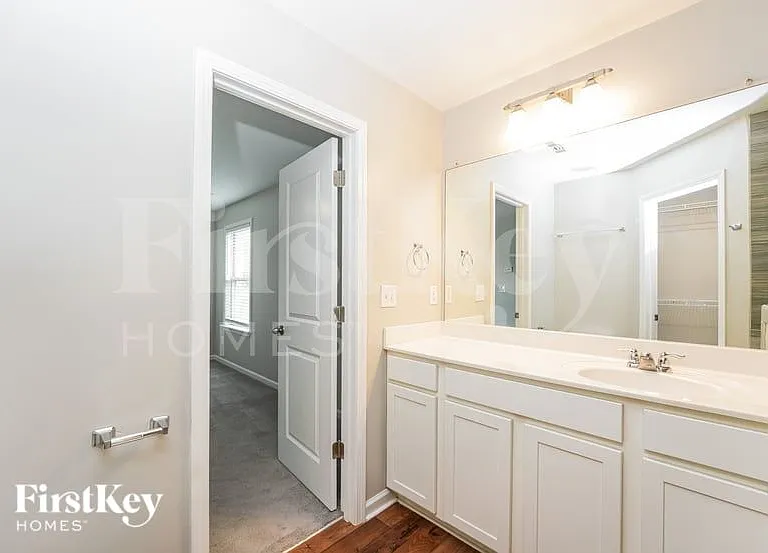 1035 Sutherland Dr — Photo 9