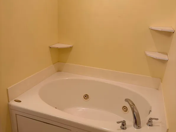 15842 Frisian Ln, Apple Valley, MN 55124