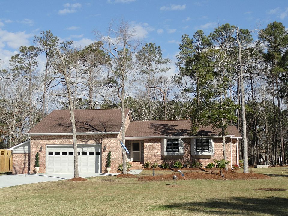 1st image of 121 Country Club Dr