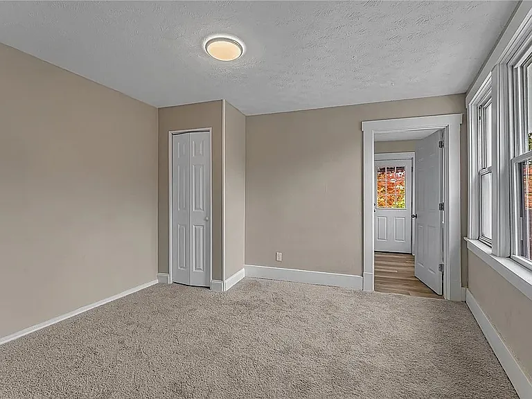 5243 Keystone St — Photo 10