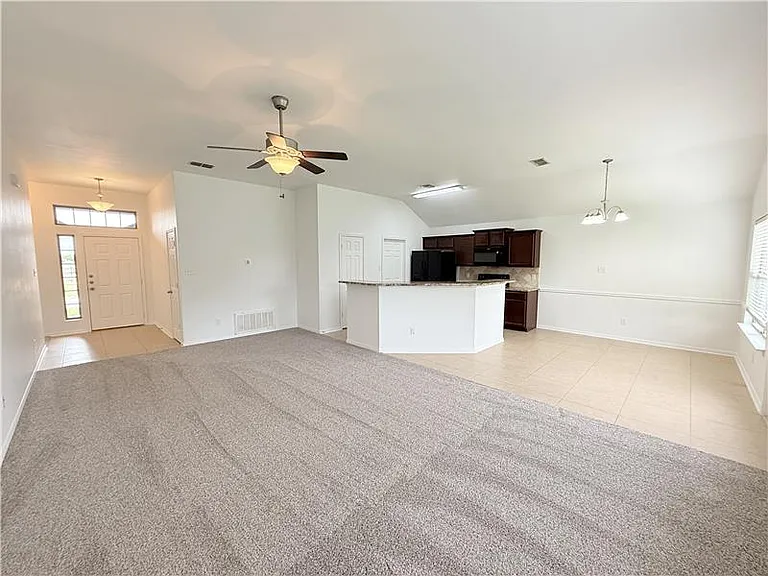 531 Parkfield Ln — Photo 9