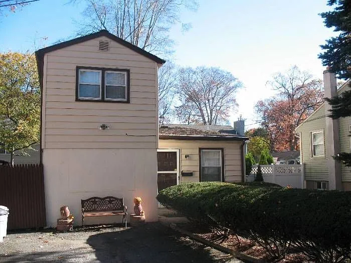 120 Lawrence Rd photo 1
