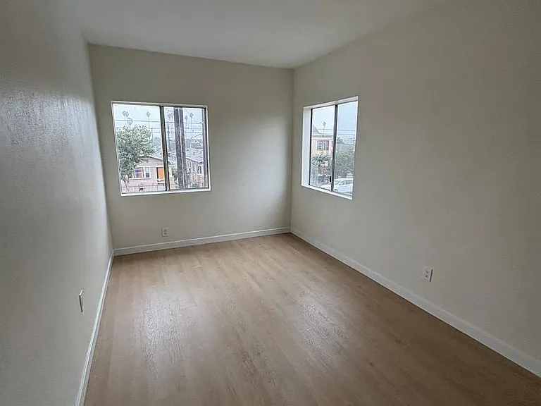 629 W Vernon Ave — Photo 4