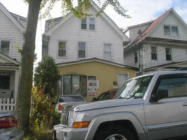 8816 189th St, Hollis, NY 11423