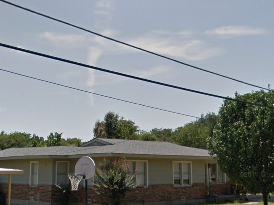 2nd image of 4521 Blackstone Dr