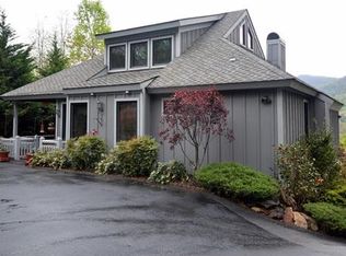 208 Hawks Crest Dr, Waynesville, NC 28786