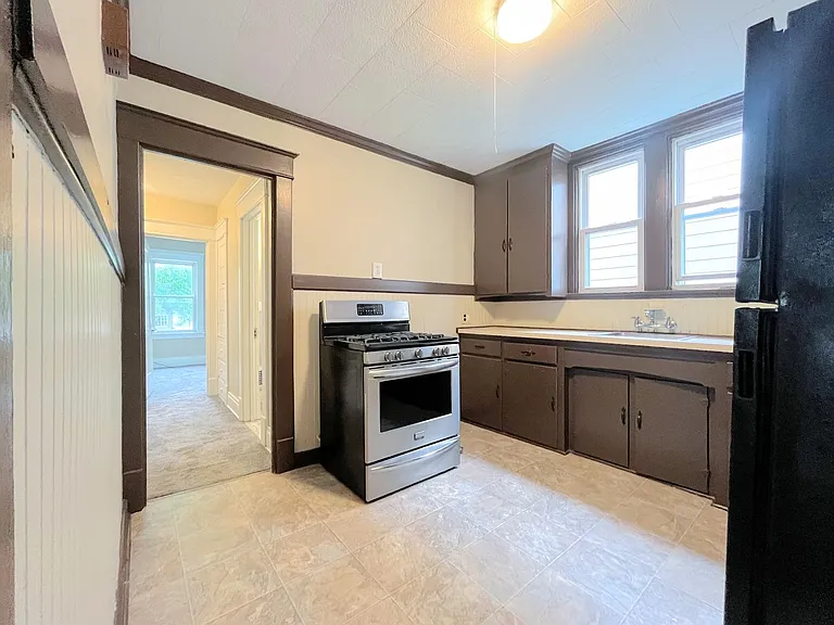 223 Virgil Ave — Photo 5
