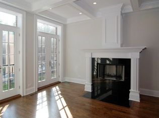 4242 N Leavitt St, Chicago, IL 60618